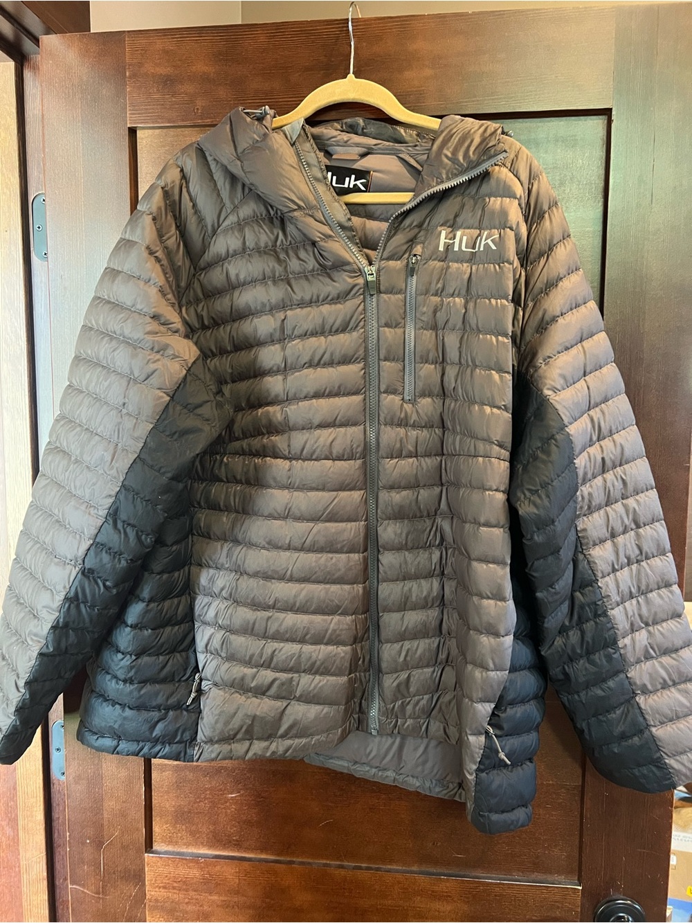 Huk Men's Quilted Puffer Jacket in Charcoal Black 3XL